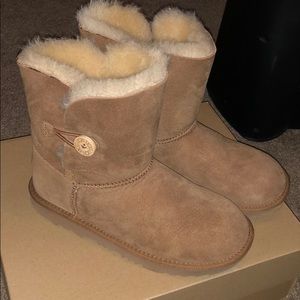 Short Bailey Button II UGG boots